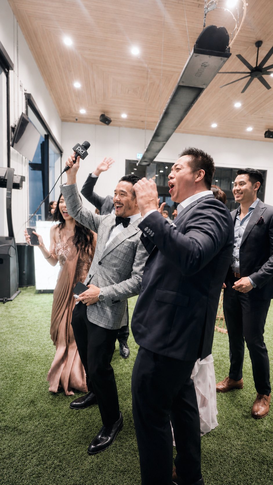 Wedding guests cheering with the Picturedat microphone